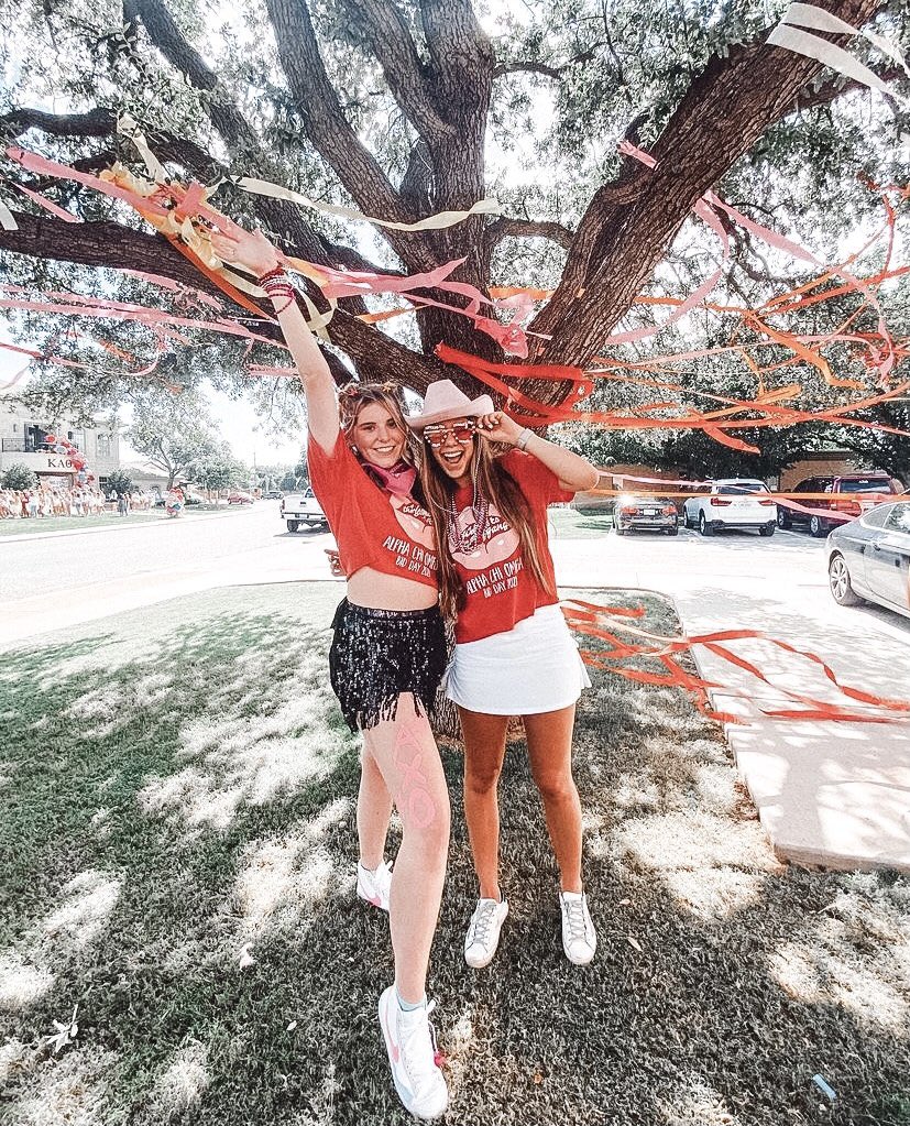 The first Panhellenic Open Coffee Tab of the semester is TODAY!! Stop by Hebrews Coffee Shop between 3-4pm for a ✨free coffee✨ for the first 100 Panhellenic women!!