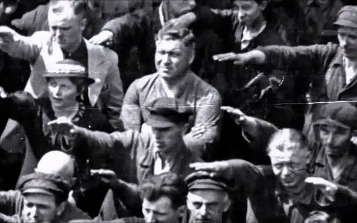 Солдат стреляет. И был один который не стрелял. Но был один который не стрелял. Но был один который не стрелял. Выслцкийтоткоторыйгесьрелял.