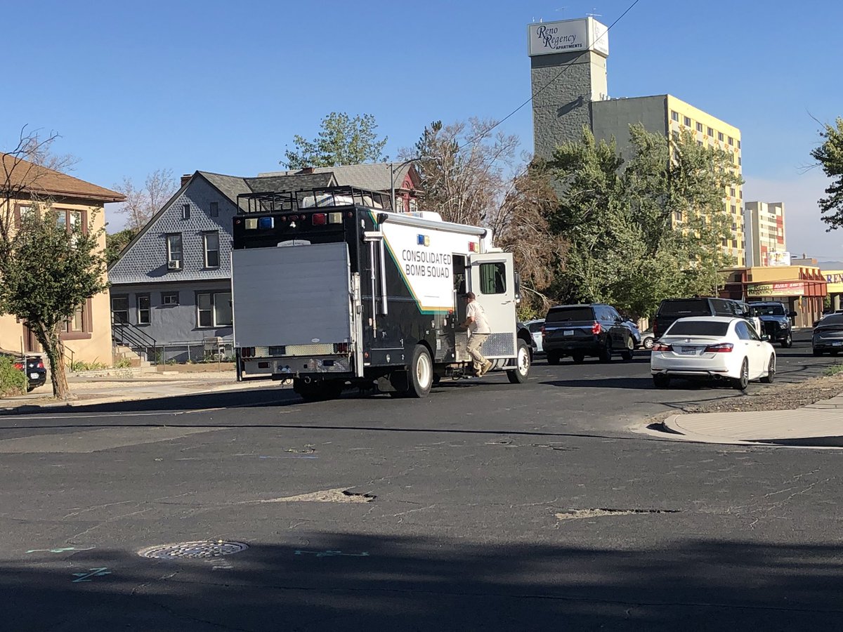 SBatrinOfficial's tweet photo. Tenants in the area were evacuated around 4 pm, and law enforcement crews cleared out around 5:30pm https://t.co/eHKAU6YZaS
