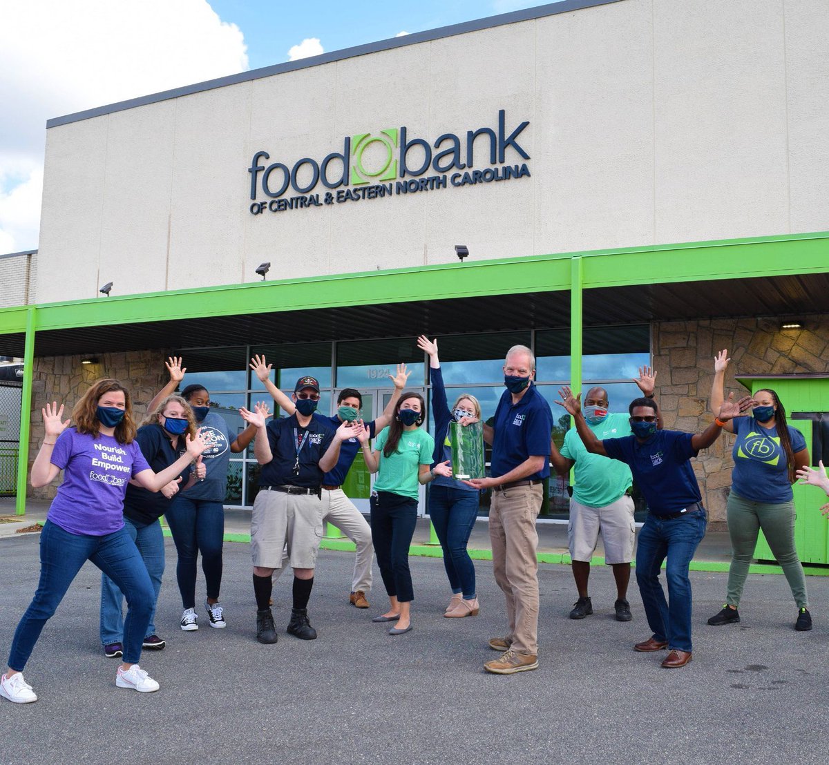 FoodBankCENC's tweet image. Just re-sharing this photo because it gives us warm, fuzzy feelings 😊 #NonProfitPower