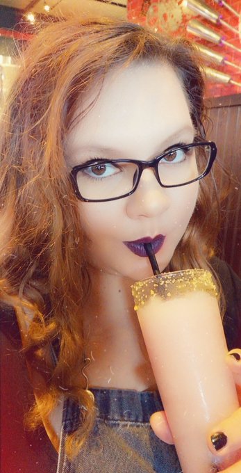 Bubblegum daiquiris. All day please! #Bubblegum #poppingcandy #daiquiris https://t.co/BqofJU2ShN<a href="/tag/bubblegum"class="tags">#Bubblegum</a><a href="/tag/poppingcandy"class="tags"><span>#poppingcandy</span></a><a href="/tag/daiquiris"class="tags"><span>#daiquiris</span></a>