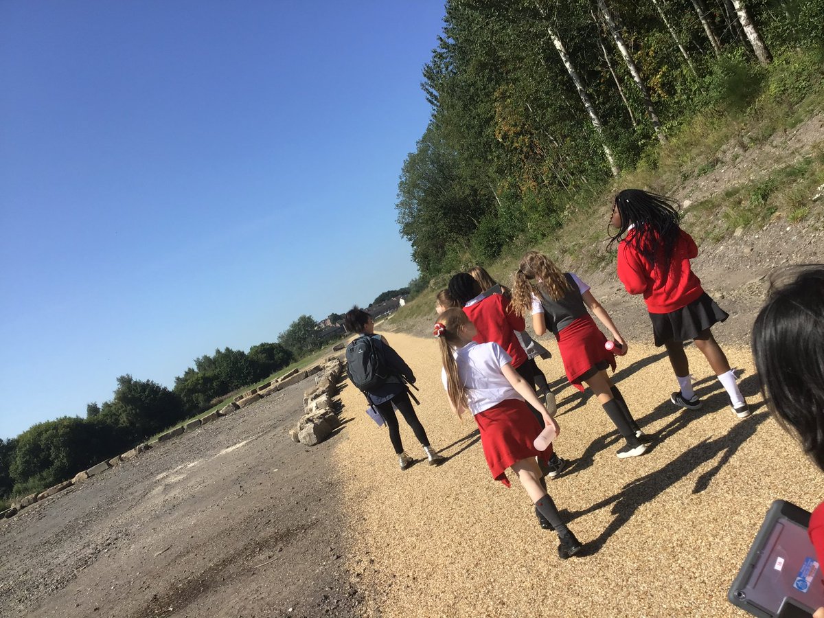 mcgeady_lisa's tweet image. What a fantastic afternoon I had with P6  @StTeresasPS at @ClaypitsLnr! We carried out some tasks around our local environment &amp;amp; took photos which will inspire our writing task tomorrow! #OurDearGreenPlace #LocalEnvironment #HamiltonhillClaypits