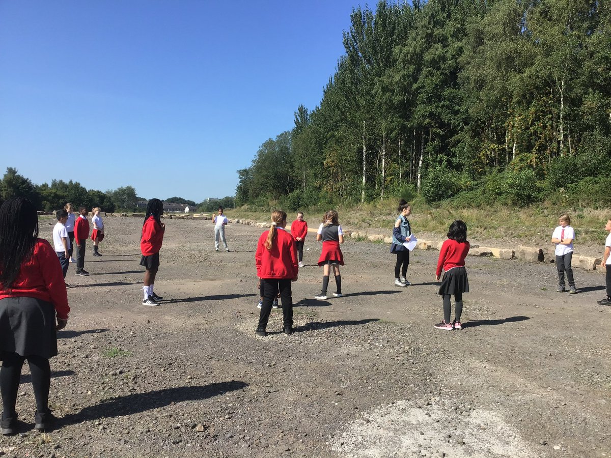 mcgeady_lisa's tweet image. What a fantastic afternoon I had with P6  @StTeresasPS at @ClaypitsLnr! We carried out some tasks around our local environment &amp;amp; took photos which will inspire our writing task tomorrow! #OurDearGreenPlace #LocalEnvironment #HamiltonhillClaypits