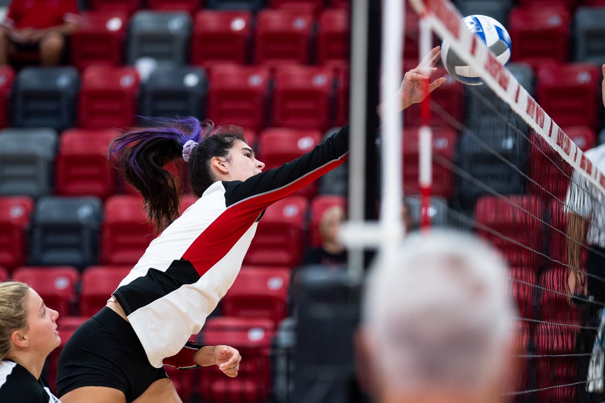 𝓐𝓫𝓸𝓾𝓽 𝓵𝓪𝓼𝓽 𝓷𝓲𝓰𝓱𝓽

Junior <a href="/zoegonzales24/">Zoe</a> totaled a career-high 12 kills and now leads @ASUNVolleyball with a .524 hit percentage!

#StayCocky