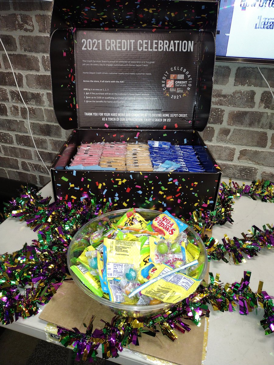 Tiara_JohnsonHR's tweet photo. 2021 CREDIT CELEBRATION AT FERGY!!
#AskEveryCustomer
#GET
#AllAssociatesLikeSnacks
@NancyHenryTHD
@TimLuca84807119
@LilyGSV https://t.co/sXmL9uKVZP