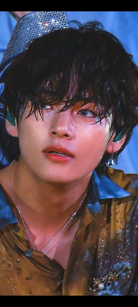 Paula140931's tweet photo. @yoongiibluee @kaeluvgguk @BTS_twt @pxrkay @pamachebby @EunYeong_san @_luvsgguks @springhopx @anitarfer96 No rompas la cadena si eres OT7. Publica una foto de Taehyung y marca 7 moots. Se trata de Taehyung.

I vote BTS (@BTS_twt ) for #ArtistoftheSummer 
@innerchim_ @pxclm @Lu_chishook @foxy_irxixss @aliisoul_vity @luchijjk @jjmlu2 https://t.co/ws8eQTiYIV