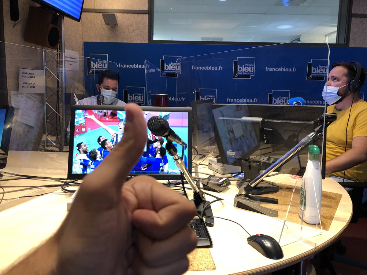 AdnClermont's tweet photo. 🎙🔛 𝟭𝟬𝟬% 𝗖𝗟𝗘𝗥𝗠𝗢𝗡𝗧 𝗙𝗢𝗢𝗧
C’est la rentrée pour @AdnClermont dans l’émission @100pour100CF63 avec Lucas qui est en studio en compagnie de @LeoCorcos, @AdamRoussy et Maxime Daniel pour parler du mercato clermontois 🔝 https://t.co/2jPEH5jo2s
