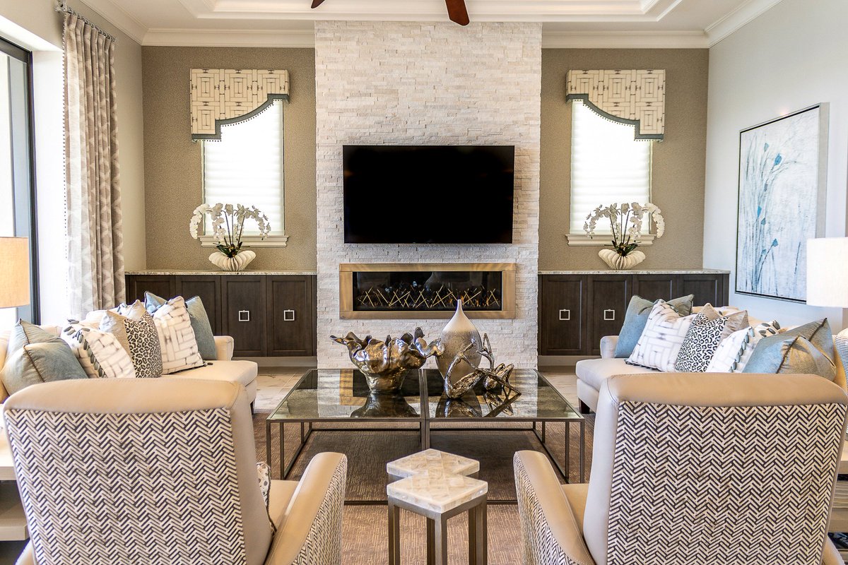 DWestFL's tweet image. Mixing patterns can be scary, but not when you have the help of our expert design teams. Your look is guaranteed to be uniquely yours! #curated #mixingpatterns