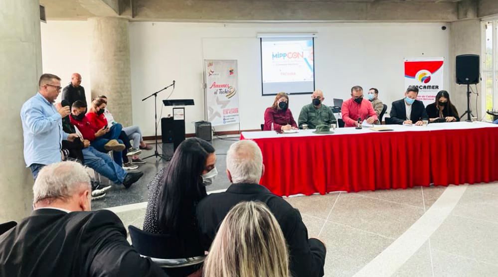 Continúa el despliegue del <a href="/mincomerciove/">Ministerio del Poder Popular de Comercio Nacional</a> en las regiones. Hoy #1Sep se instaló la mesa de concertación de precios en Táchira, donde también, se iniciará la supervisión de la publicación de los precios de bienes y servicios según la gaceta del <a href="/BCV_ORG_VE/">Banco Central de Venezuela</a>.

#VenezuelaProductiva