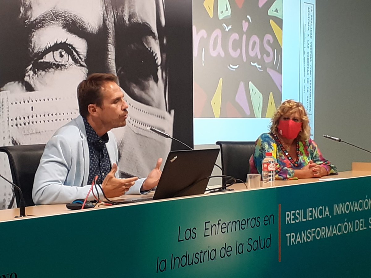 El profesor de la Escuela Universitaria de Enfermeria de La Candelaria de Tenerife,  Francisco Javier Castro,  habla de la realidad virtual en la docencia y destaca que "los enfermeros  tenemos que creernos de una  vez lo importante que es nuestra labor".