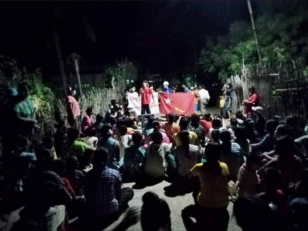 Scenes of people in a village in Salingyi Tsp banging pots &amp; pans in a night strike to demonstrate their strong opposition to military tyrants.
#ASEAN_StandForDemocracy
#Sep1Coup 
#WhatsHappeningInMyanmar