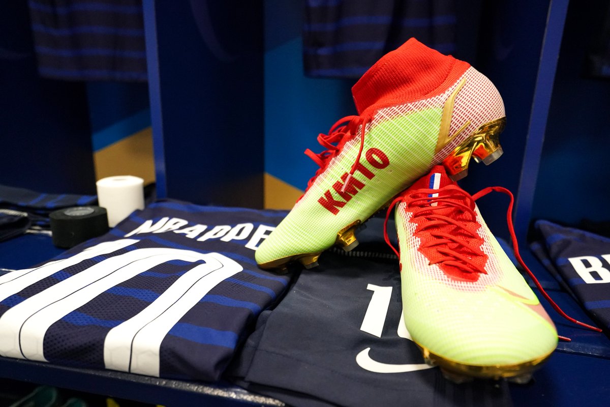 equipedefrance's tweet photo. Le vestiaire des Bleus est en place ! #FiersdetreBleus #FRABOS https://t.co/25grnIoOO0