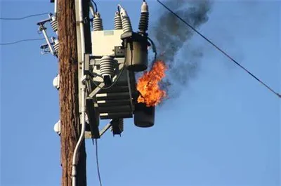 CA4SafeTech's tweet photo. Why is the legislature allowing telecom carriers to overload poles with heavy wireless equipment during the worst fire season in CA history? Vote NO on SB556 &amp; AB537 https://t.co/3xlIq7IqLB @senatormelendez
@DaveMinCA @JoshNewmanCA @CASenatorJim
#FireRisk https://t.co/N0d7sFbj6Q