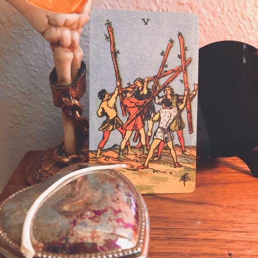 KALIMAOW's tweet photo. Five of Wands (#FiveOfWands, #5oW): #RWS #RiderWaiteSmith

UPRIGHT: Conflict, challenges, unpredictability, lust for success, loss of control, gambling, risk, greed, passion, sexual energy, ambition, disagreements, waste of energy, competition, tension, diversity, resistance https://t.co/RGur8WnkE0