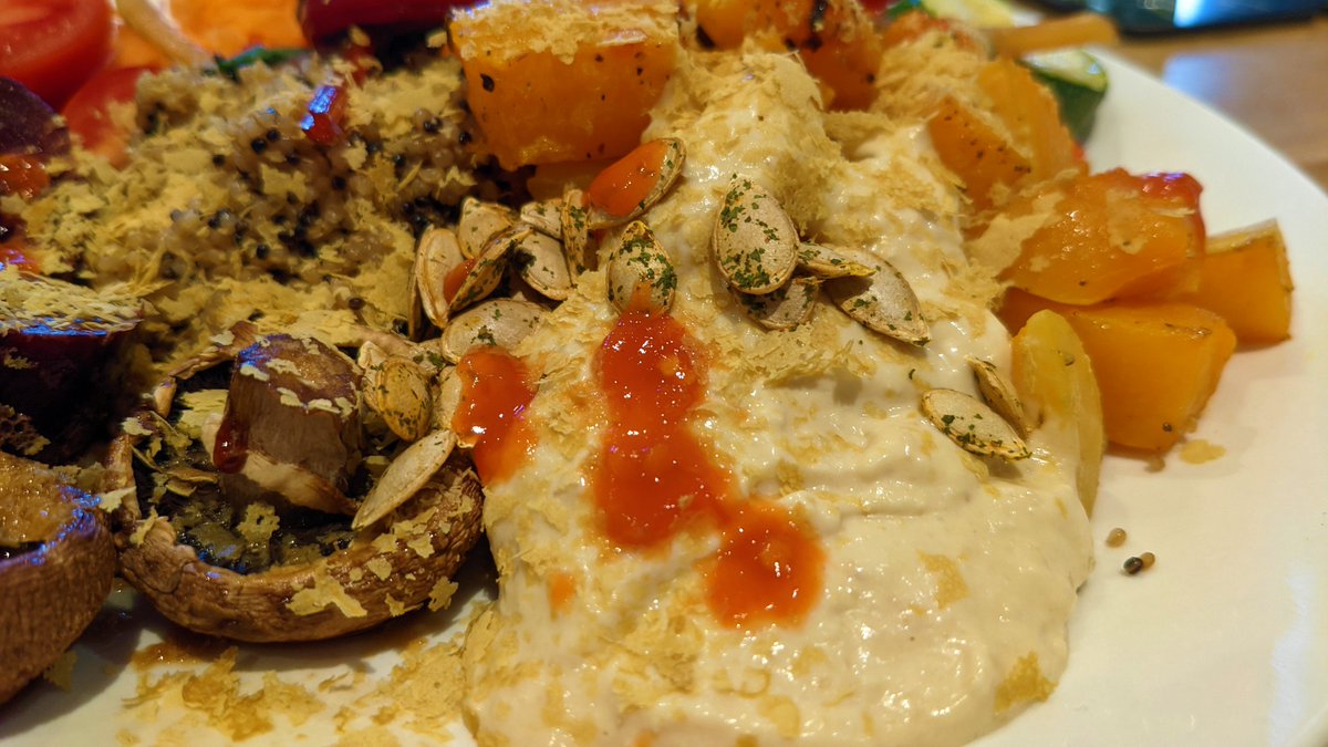 A huge nutritious🌈plate <a href="/QuinolaUK/">Quinola</a> quinoa, roast butternut squash, courgettes, spicy mushrooms, beetroot, carrots, tomatoes, steamed chard, dollops of houmous, squash seeds, habanero sauce, nooch... Love this kind of tea #Veganfoodshare #Itseasy2bvegan #Crueltyfree 😋♥️🌱🌻👌👍