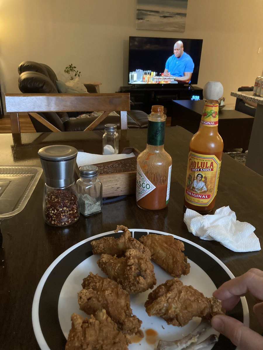 TechCoreDuo's tweet image. When we eat wings @hotonesgameshow is always on. @SHAQ episode is a classic