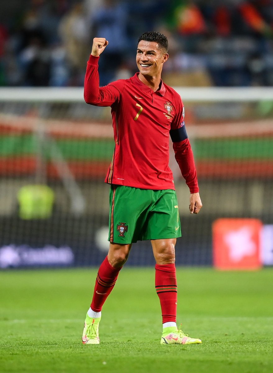 SpheraSports's tweet photo. 111 goles con Portugal. El máximo goleador de la historia a nivel de selecciones. 

Cristiano Ronaldo 👑 https://t.co/AcfC16ndcz