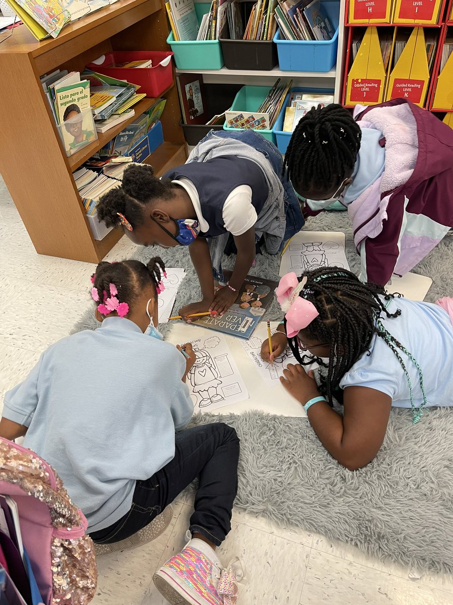 RLAehernandez's tweet photo. Mitchell teachers implementing a co-teaching model! Way to go Mrs. Guzmán and Mrs. Malott! @wnyfrac @LAMitchellFW #MitchellStrong https://t.co/4ieQkMl2H2