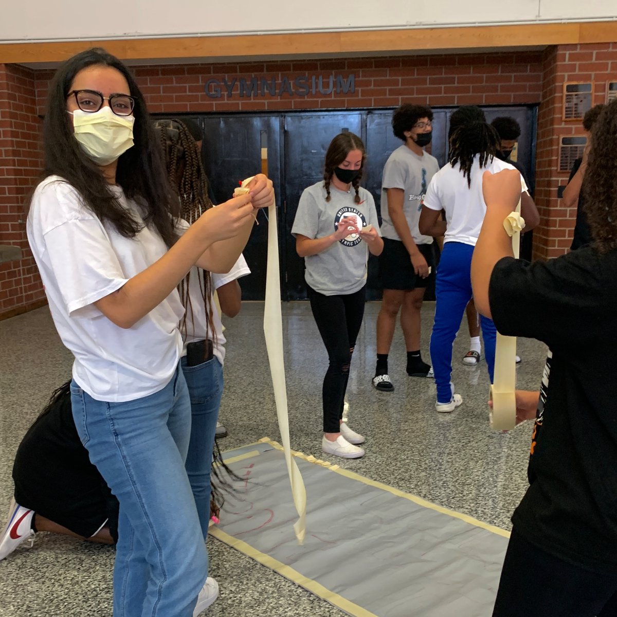 salem_nhs's tweet photo. Welcome to Salem class of 2025! 🖤❤️🖤 Thank you to all the NHS members who came out to help set up and tour during freshmen orientation! https://t.co/Ih1j8xWS4R