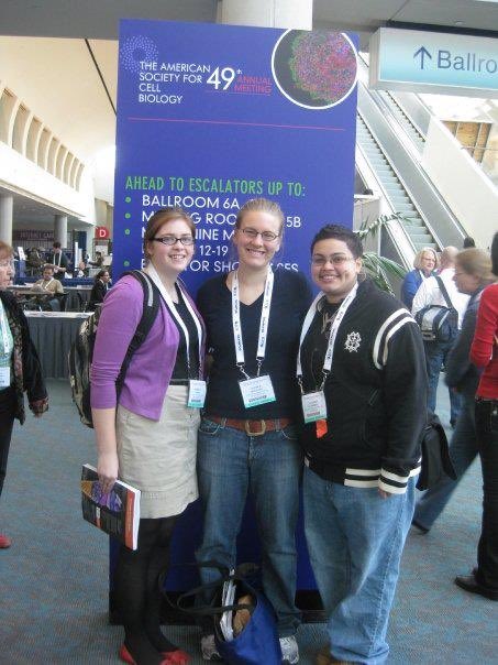 radikes's tweet photo. 4/ I worked with @_OmQu throughout undergrad and he was and is the best mentor, friend and colleague. Through Omar I met amazing scientists and was able to present my work at conferences and workshops! #undergradscience https://t.co/L6U6Skl04c