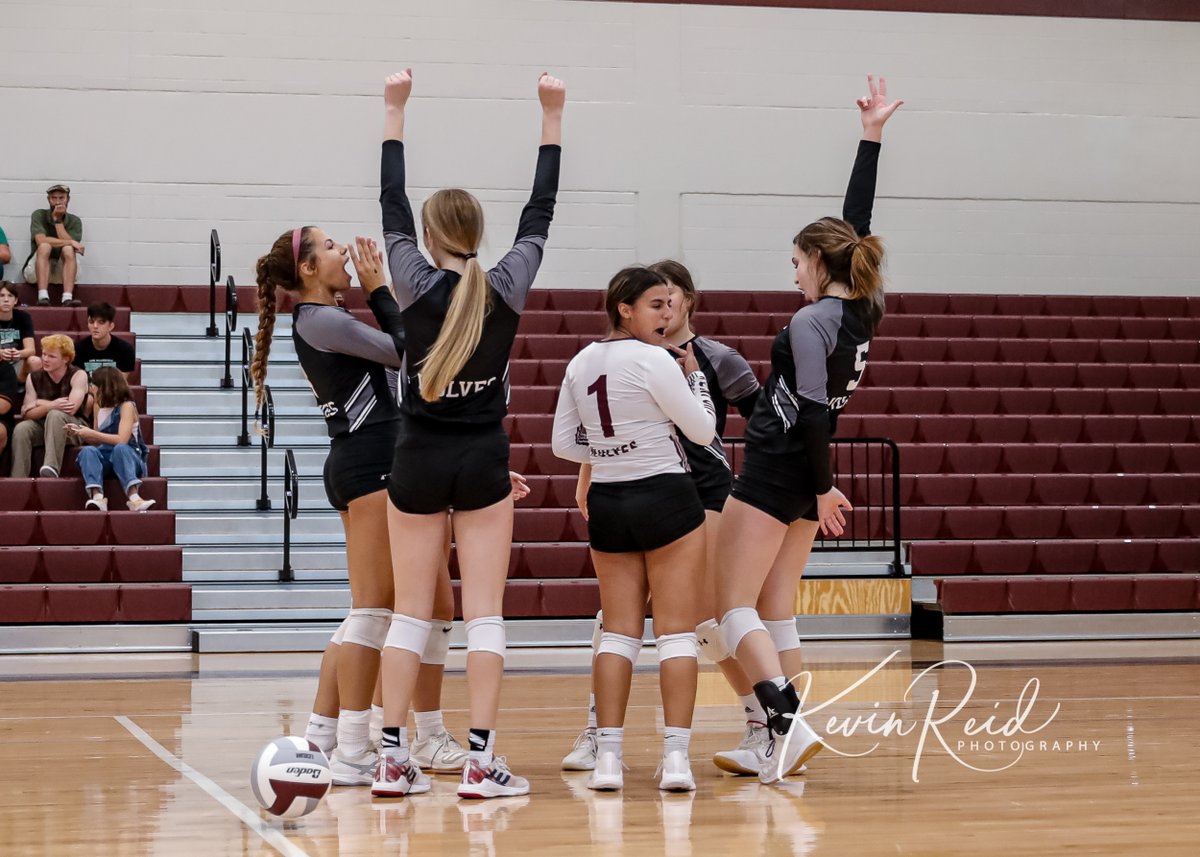 Kevinreidphoto's tweet photo. Wolfpack mauls NBCA! To see all game pics go to https://t.co/3F6Thec97x or https://t.co/MfxpfgNnGh
@DHSWolvesVB @BuildThePack @DavenportWolves @CoachPeters7 https://t.co/2GU8yzHI1W