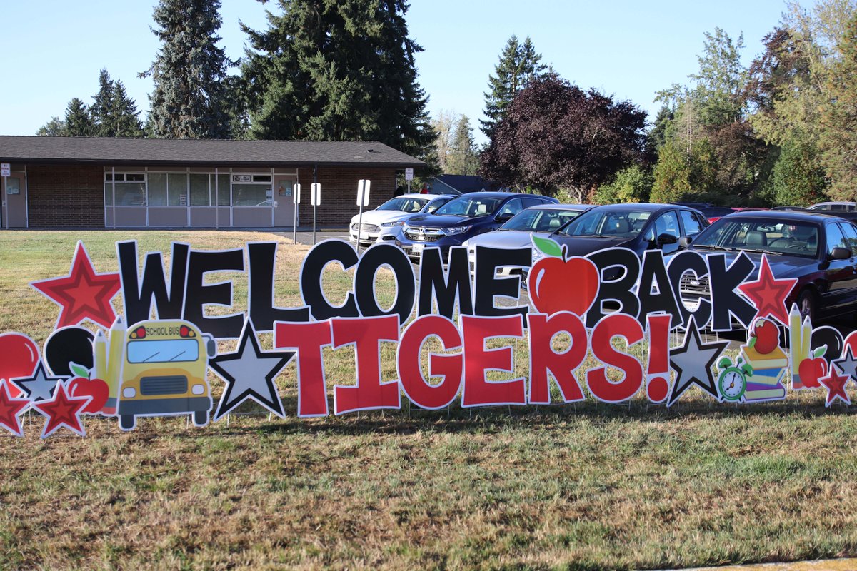 CloverParkSD's tweet photo. School is back in session! Share your first day photos with us using #CPSDFirstDay https://t.co/pfcbY1ldB6