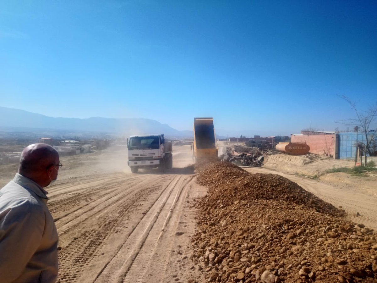 MUNICIPIOTJA's tweet photo. #SegundaCircunvalación
Arrancó el ripiado en la #segunda #Circunvalación, son 6km de ida y 6km de vuelta que se avanzó con el #ripiado de buena #calidad, para que los #vehículos puedan transitar en época de lluvia, se está trabajando para consolidar la segunda #Circunvalación 🇮🇩 https://t.co/phBWYKXsVT