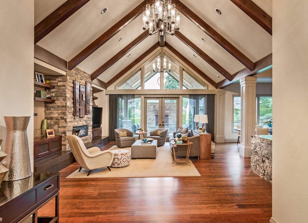 SuttonGroup's tweet photo. We are in LOVE with the look of these vaulted ceilings with wooden beams! ✨
Vaulted ceilings add such an old-school charm to a home. 🤩
What are your thoughts on vaulted ceilings? Yay or nay? Tell us below! ⬇️ #SuttonGroup #SuttonRealty #iAmASuttonAgent https://t.co/ioBNOECsWB