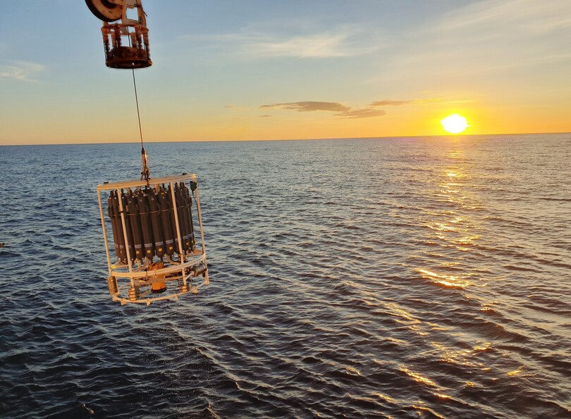 TeledyneMarine's tweet photo. A pretty photo captured by #TMPhoto2021 contestant Fuad Azminuddin, Korea Institute of Ocean Science and Technology (KIOST), Ocean Circulation Research Center - WH Sentinel ADCP in the Pacific Ocean.
View &amp; vote> https://t.co/ys9R4ot7fl 
#SeaShootShare #TeledyneMarine #adcp https://t.co/3xHQRloMSa