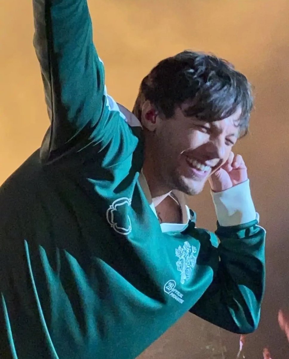 The love if my life

 Vote <a href="/Louis_Tomlinson/">Louis Tomlinson</a> for  #ArtistoftheSummer‌ with @965TDY