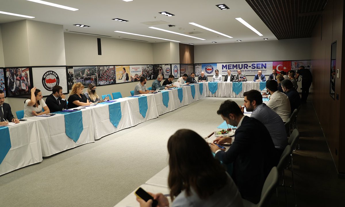 _aliyalcin_'s tweet photo. Toplu sözleşme ikramiyesi,hizmet kolu kazanımlarıyla maaşlarda %30-40,22 arası artış sağladığımız sözleşme sonrası basın emekçileriyle buluştuk.

6. Dönem Toplu Sözleşme sürecinde destek,takip ve katkıları nedeniyle basın mensuplarına teşekkür ettik.

▫️https://t.co/NuOWZbAaWA https://t.co/Uy1Xd49ugD