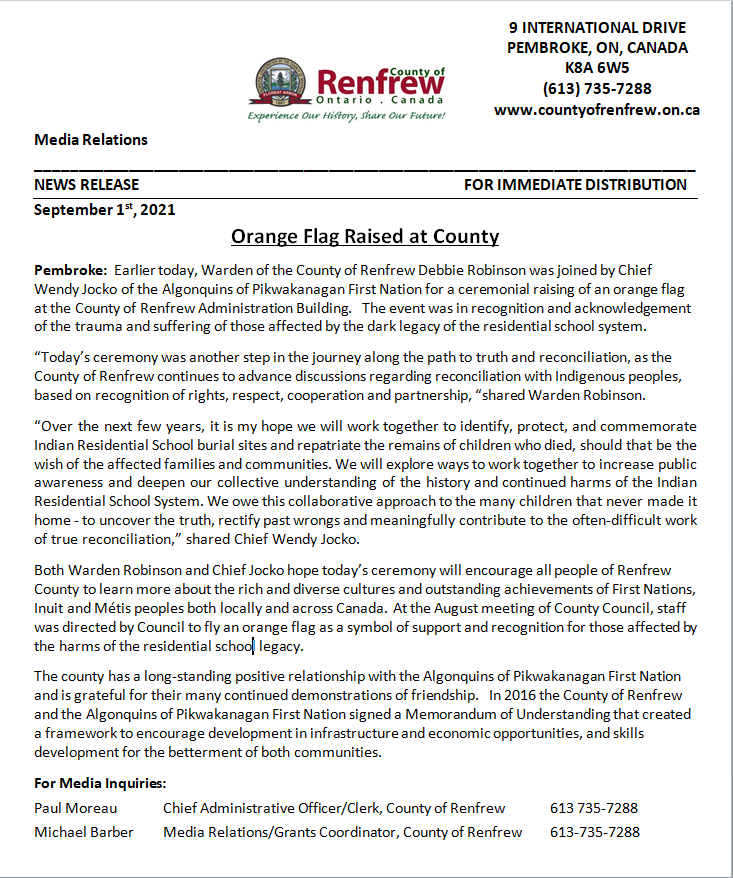 RenfrewCounty's tweet image. Earlier today, Warden of the County of Renfrew Debbie Robinson was joined by Chief Wendy Jocko of the Algonquins of Pikwakanagan First Nation for a ceremonial raising of an orange flag at the County of Renfrew Administration Building.