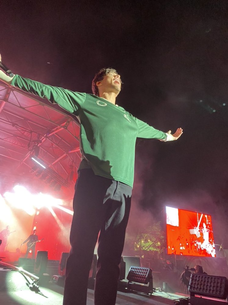 I Vote <a href="/Louis_Tomlinson/">Louis Tomlinson</a> for  #ArtistoftheSummer‌ with @965TDY