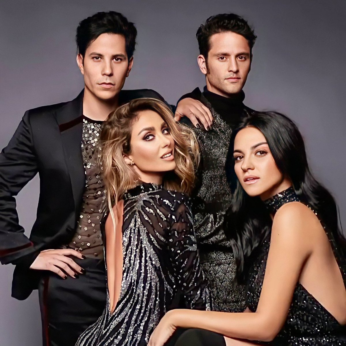 AnahiRocksSrb's tweet photo. RBD <3 @anahi @maiteperroni @christopheruck @christiancha https://t.co/F5lhDl2bSZ