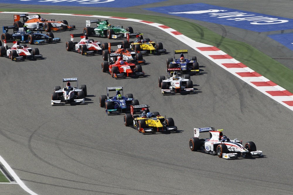 F2_F1V's tweet photo. Bem-Vindos ao início da temporada 2014 da GP2!!! ❤️‍🔥

Após uma temporada inesquecível no ano passado, desembarcamos aqui no Bahrein para o começo de uma nova batalha.

Caras velhas e novas no grid, além de alguns conhecidos que retornam a categoria.

Quem será o grande campeão? https://t.co/qdnoTmUGqM
