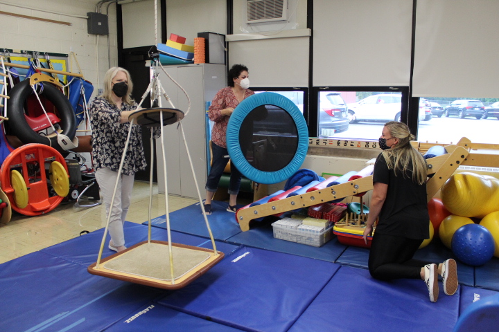 FairLawnSchools's tweet photo. Edison School teachers and staff are putting the finishing touches on their classrooms to welcome back students Thursday, Sept. 2. #FLPS https://t.co/IUuuTkHj0Q