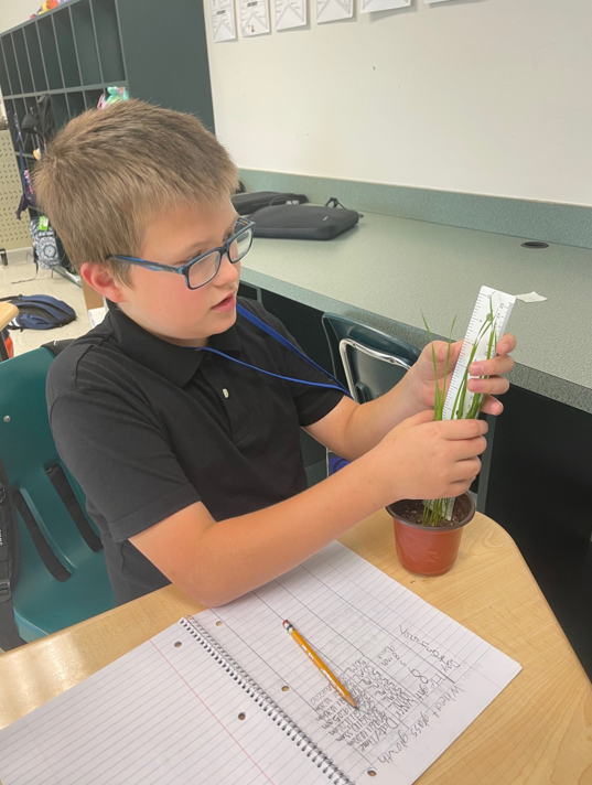 hceotters's tweet photo. These 5th grade super scientists are becoming experts at using empirical data to make scientific observations! https://t.co/MZLORl5BAK