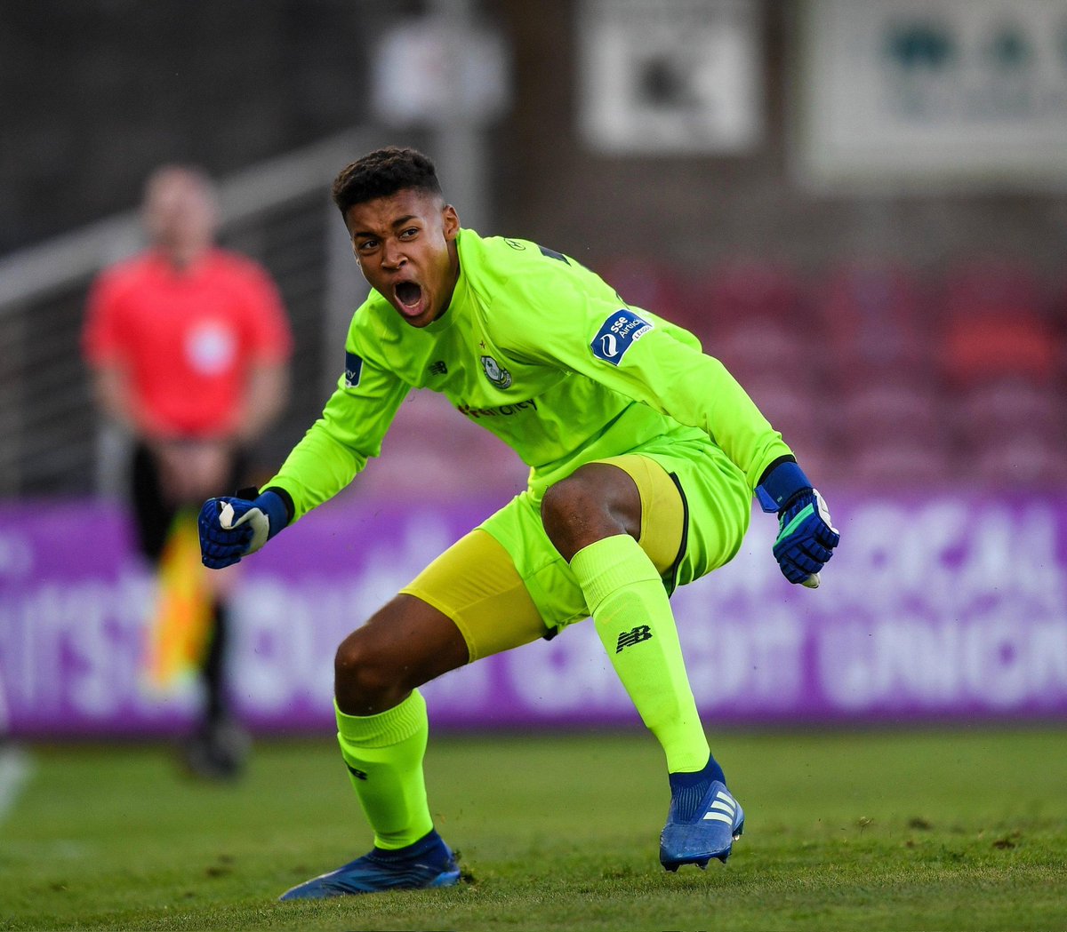 DomesticIreland's tweet photo. Gavin Bazunu:
2๏ธโฃ0๏ธโฃ1๏ธโฃ8๏ธโฃ
At 16 years old saves Kieran Sadliers penalty against Cork City at Turners Cross.
2๏ธโฃ0๏ธโฃ2๏ธโฃ1๏ธโฃ
At 19 years old saves Cristiano Ronaldos penalty against Portugal in a World Cup Qualifier in Faro.
What an unbelievable story โฝ๏ธ๐ฎ๐ช
#MadeInTheLOI #COYBIG https://t.co/oUTaGHkRNX