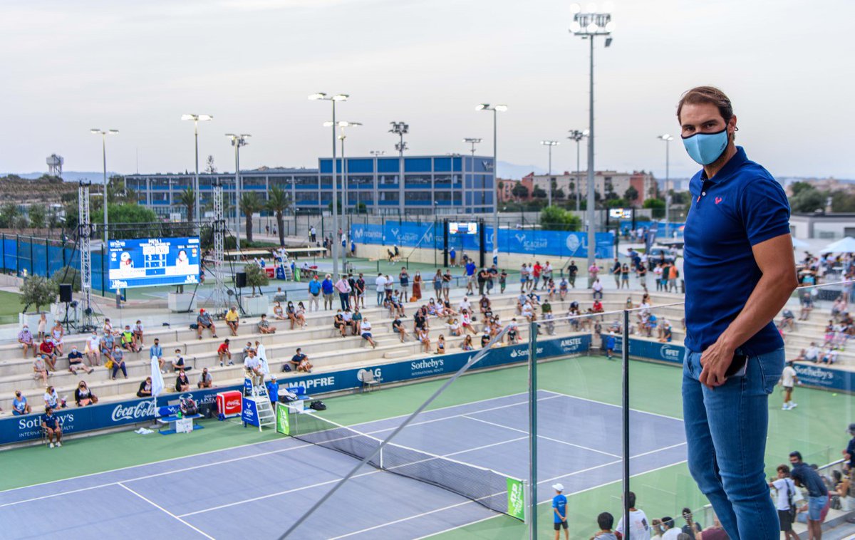 PatryCode's tweet image. Rafa Nadal asiste al torneo “Rafa Nadal Open by Sotheby´s Internnational Realty”, al debut y victoria de Fernando Verdasco,