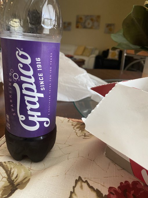 I literally hopped on a plane this morning to com say hi to my mama nem, and get me a Grapico https://t