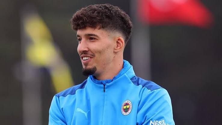 Milli Takım'ın atanı olan Burak Yılmaz yokları oynuyor Ama Tutanı Altay Bayındır Kalede güven veriyor.