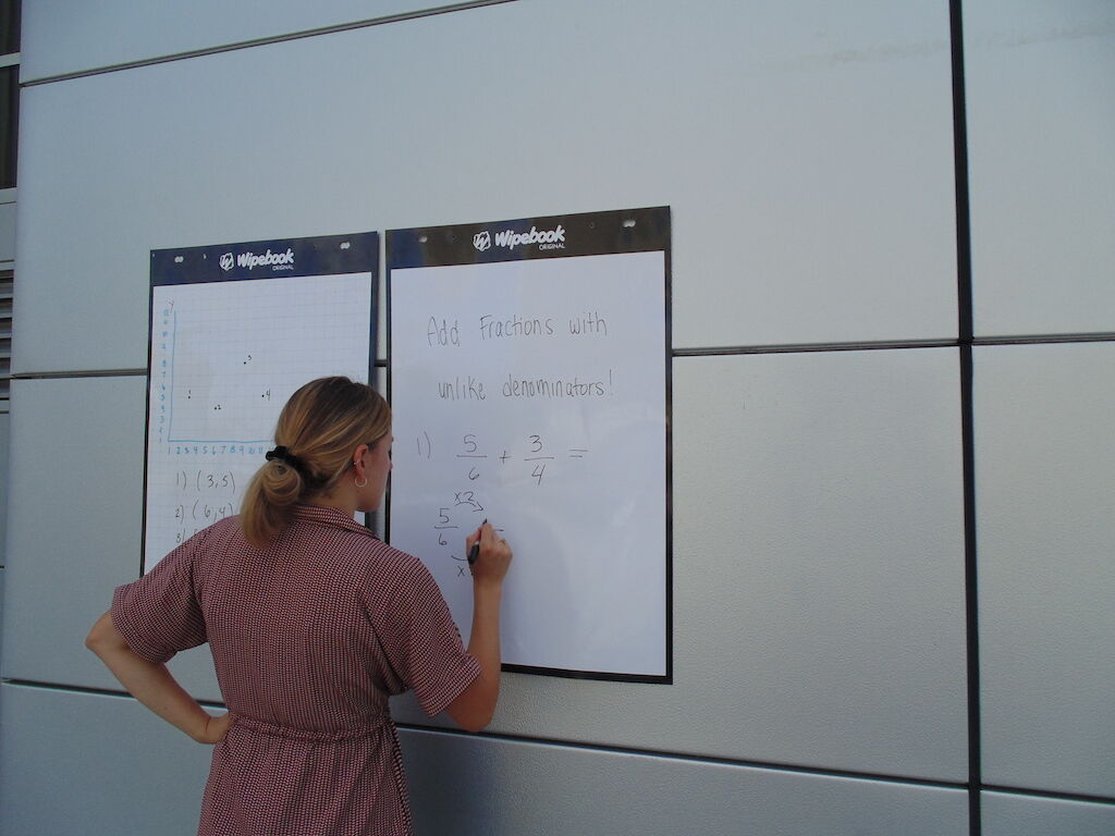 It's the start of the month and half way through the week!! This means another Wipebook Giveaway!! Enter for your chance to WIN a FREE Wipebook Flipchart!! 

To Enter:
1) Follow Wipebook
2) Like &amp; Retweet 
3) Tag a teacher friend!