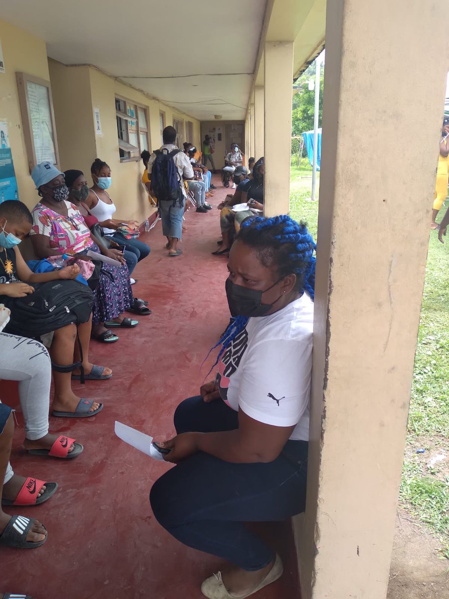 darylvazmp's tweet photo. Over 200+ persons turned out to the #BuffBay Clinic to be vaccinated today. We continue our door-to-door drive across Portland this week. Bring a neighbour or a friend!!! #Portland #Action @annmarievazja https://t.co/ukDLGfte5p