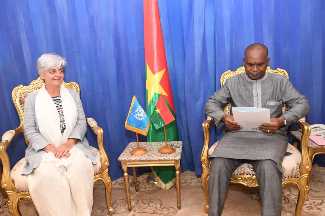 BurkinaMae's tweet photo. La nouvelle Coordonnatrice résidente du Système des Nations unies au Burkina Faso, Mme #BarbaraManzi a présenté ce mercredi 1er septembre 2021, à S.E.M. #AlphaBarry, les lettres par lesquelles le Secrétaire général des Nations unies l’accrédite auprès de notre pays. https://t.co/4fx4F4gcQ9
