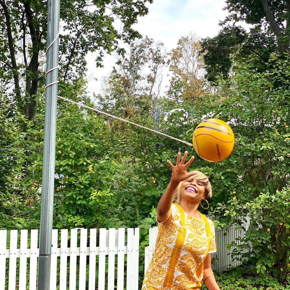 Jay_Pitter's tweet photo. Like a nice middle-aged lady, I put on this perfectly appropriate dress for a wine tasting in Prince Edward County. I then came across a tetherball pole & oh well… great start to my first vacation in several years.
#actsofpublicjoy #VisibleWomen https://t.co/sFMvzQkwS1