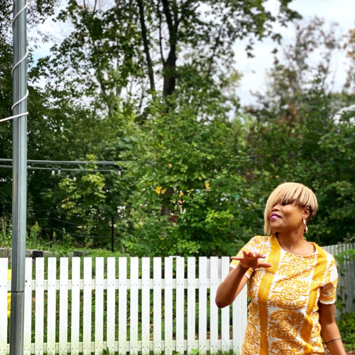 Jay_Pitter's tweet photo. Like a nice middle-aged lady, I put on this perfectly appropriate dress for a wine tasting in Prince Edward County. I then came across a tetherball pole & oh well… great start to my first vacation in several years.
#actsofpublicjoy #VisibleWomen https://t.co/sFMvzQkwS1