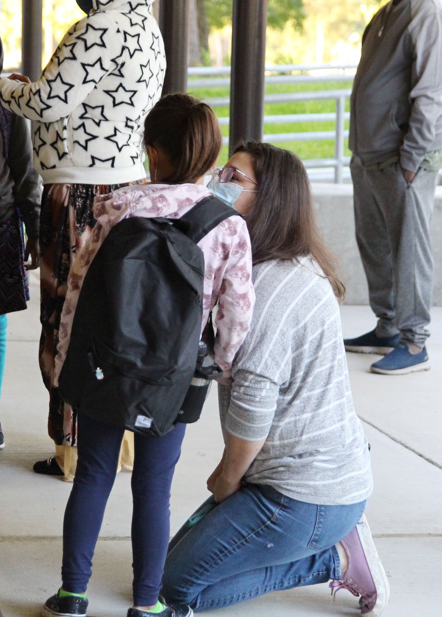 SeaPubSchools's tweet photo. Happy first day of school, scholars! We are so excited to welcome you back to school. This is the very beginning of our 180 Days of Excellence and we are so happy to see you all. #SeattleExcellence #WeAreSPS https://t.co/098iPYHsWu