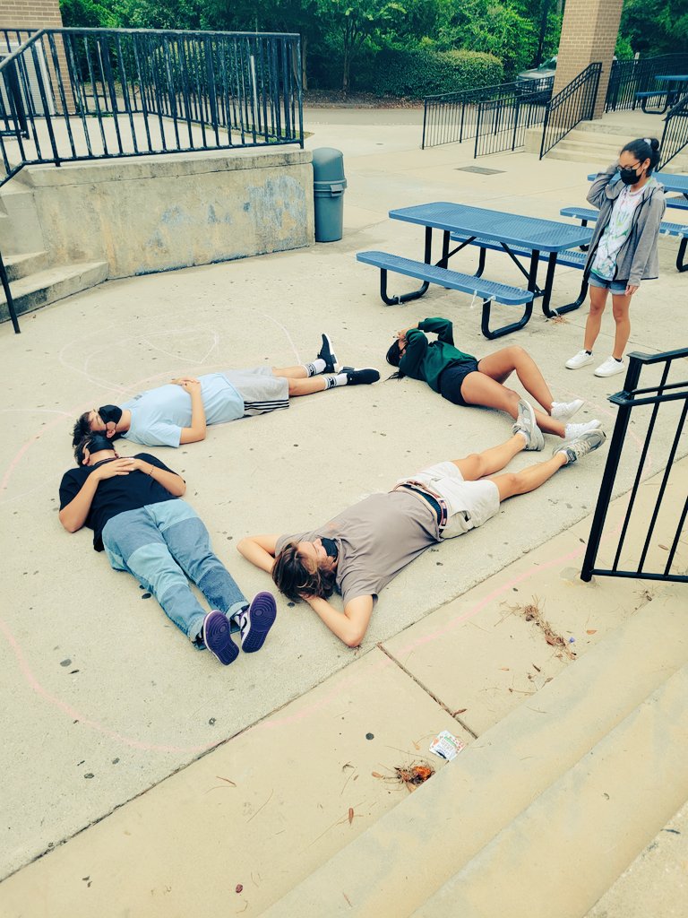 HoggardDrafting's tweet photo. Hoggard Drafting I students demonstrated the difference between Inscribe &amp; Circumscribe today with a little movement and problem-solving skills. @nhcscte @HoggardHS #newhanovercosch #kinesthiclearning #problemsolving https://t.co/2CfCjjNufR