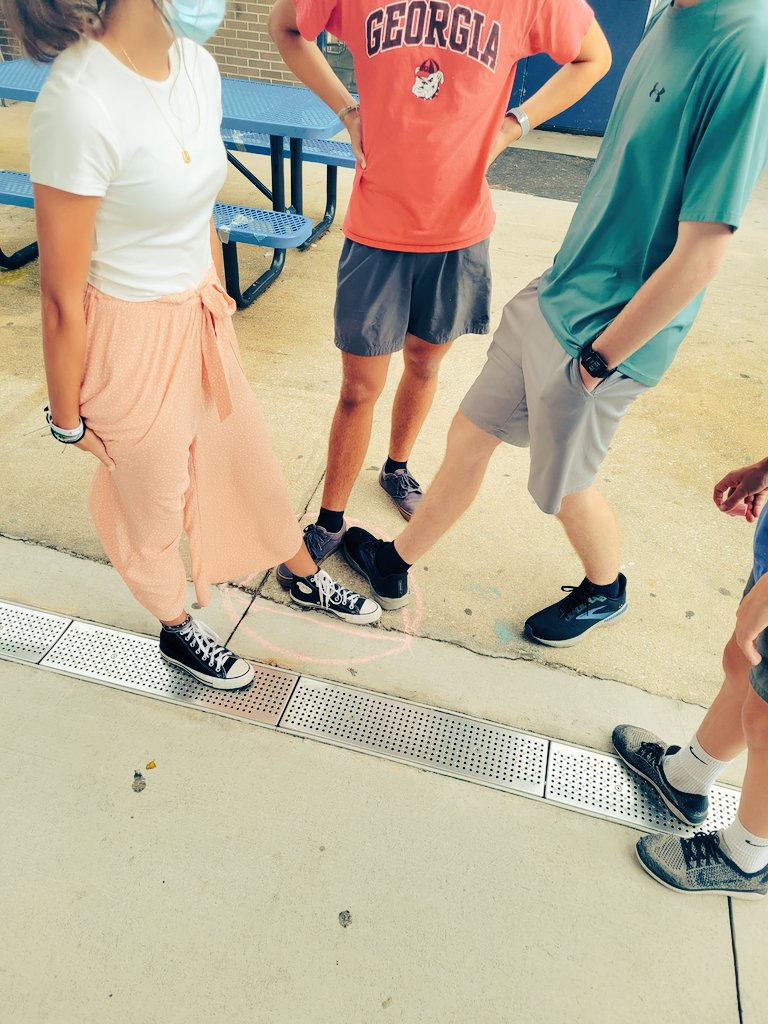 HoggardDrafting's tweet photo. Hoggard Drafting I students demonstrated the difference between Inscribe &amp; Circumscribe today with a little movement and problem-solving skills. @nhcscte @HoggardHS #newhanovercosch #kinesthiclearning #problemsolving https://t.co/2CfCjjNufR