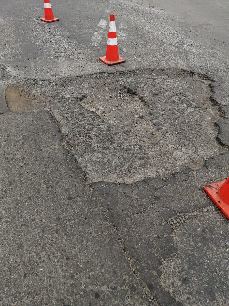 penalolen's tweet photo. 👷🏼🚧Dentro del plan de pavimentación y bacheo de calles, se realizaron trabajos en Álvaro Casanova, esquina Diagonal Las Torres. Seguimos trabajando en terreno sin descanso por un mejor Peñalolén para todos y todas. https://t.co/S8XDtZskft